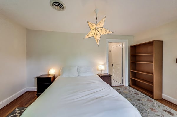 5809 Grosvenor Lane, Bethesda, MD