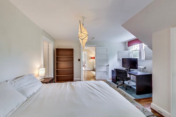 5809 Grosvenor Lane, Bethesda, MD