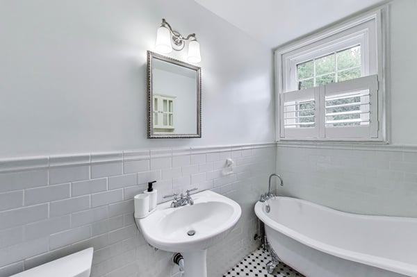 Hall Bath 4 with Clawfoot Tub