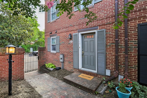 109 King Henry Ct, Alexandria, VA