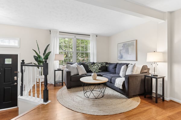 6033 Hydrangea Dr, Alexandria, VA