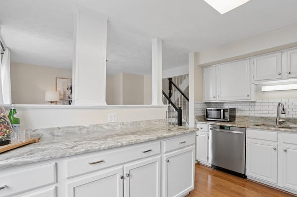 6033 Hydrangea Dr, Alexandria, VA