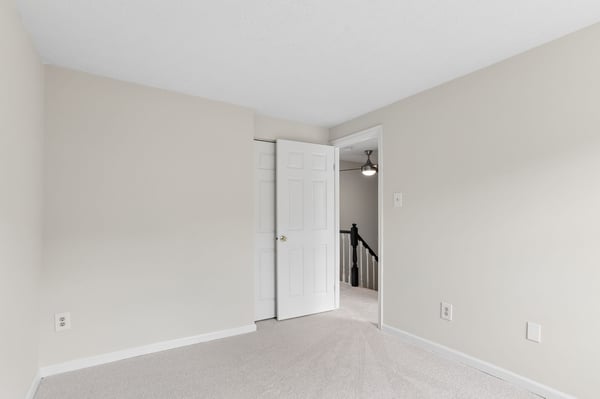 6033 Hydrangea Dr, Alexandria, VA