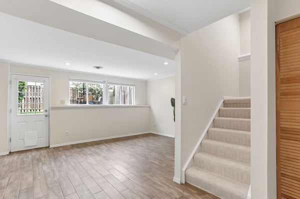6033 Hydrangea Dr, Alexandria, VA