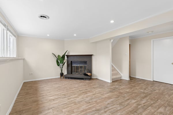 6033 Hydrangea Dr, Alexandria, VA