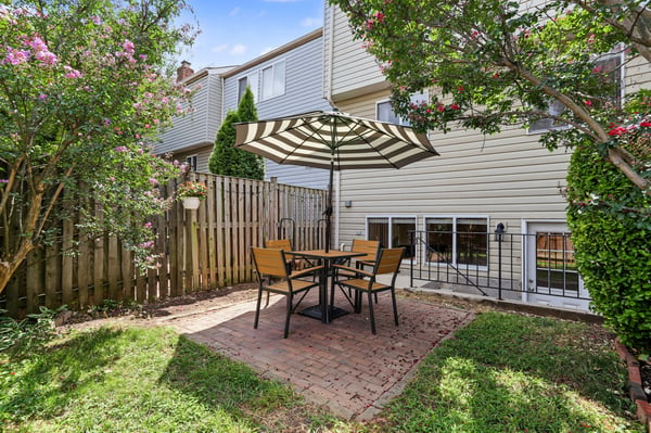 6033 Hydrangea Dr, Alexandria, VA
