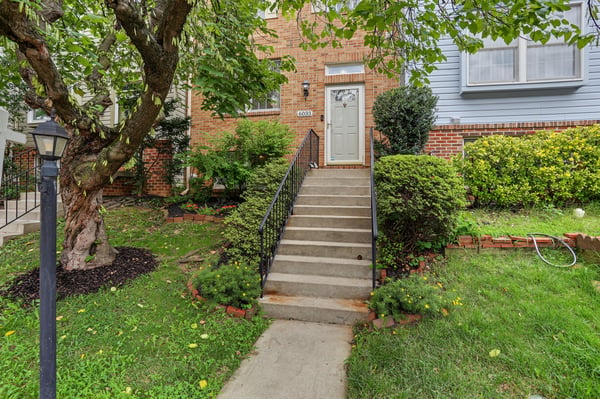 6033 Hydrangea Dr, Alexandria, VA