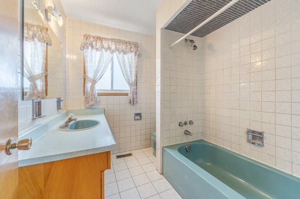 696 Winona Dr, York, ON