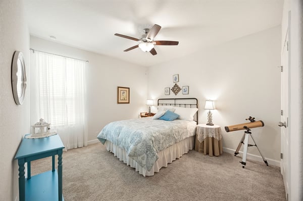 Bright and inviting bedroom featuring a cozy atmosphere, perfect for relaxation and stargazing through the telescope.
