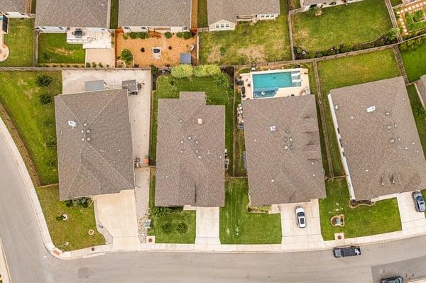 Discover a well-planned neighborhood featuring spacious homes and inviting outdoor spaces, ideal for family living.