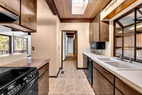 2546 SW Sherwood Drive, Portland, OR