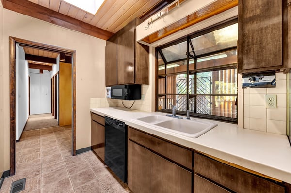 2546 SW Sherwood Drive, Portland, OR