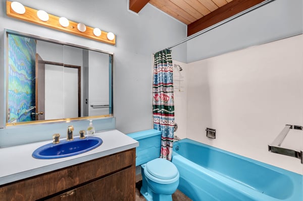 2546 SW Sherwood Drive, Portland, OR