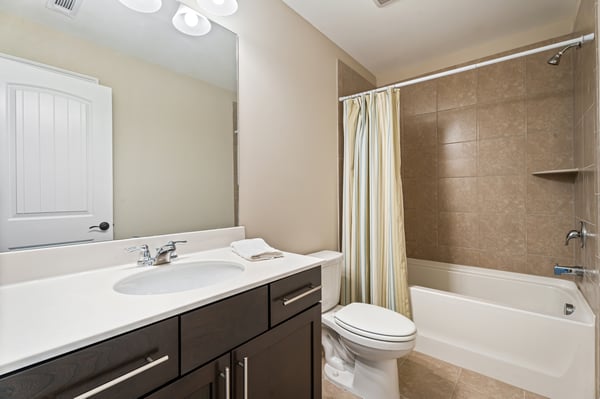 Full bath upstairs!