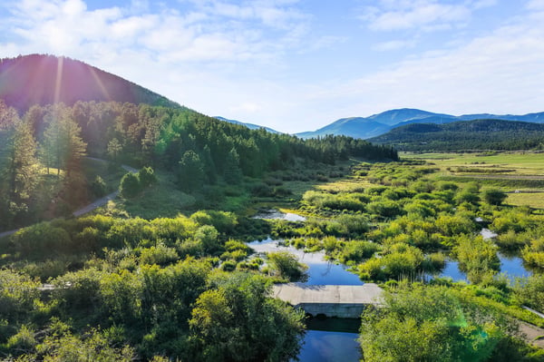 Discover a unique property surrounded by lush greenery and scenic views, perfect for nature enthusiasts.