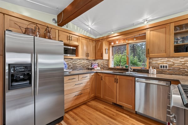 26359 SW Tamarack Lane, Camp Sherman, OR