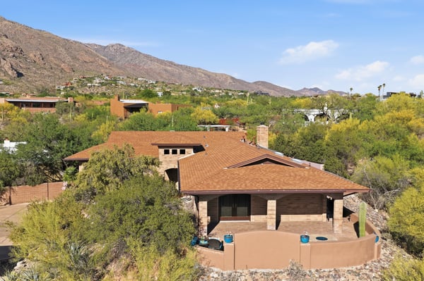 Discover this spacious hillside home surrounded by natural beauty and stunning mountain views, perfect for relaxation.