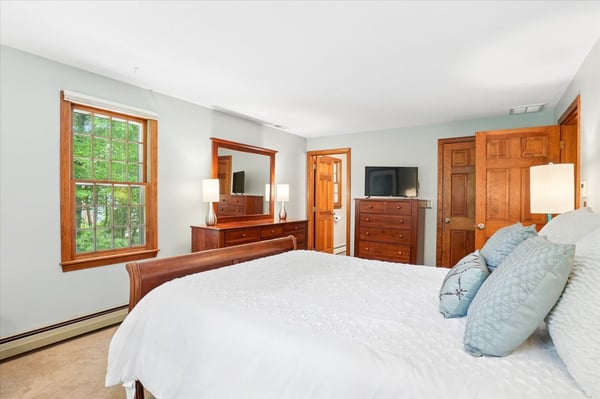 4 Lawson Farm Road, Londonderry, NH