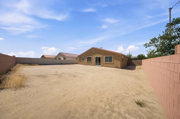 1832 E Ave H7, Lancaster, CA