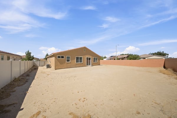 1832 E Ave H7, Lancaster, CA