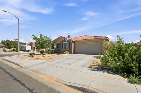 1832 E Ave H7, Lancaster, CA