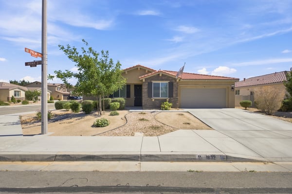 1832 E Ave H7, Lancaster, CA