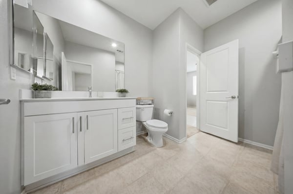 1832 E Ave H7, Lancaster, CA
