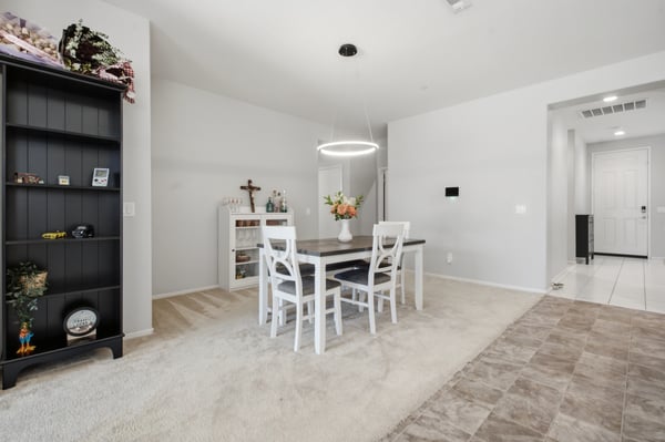1832 E Ave H7, Lancaster, CA