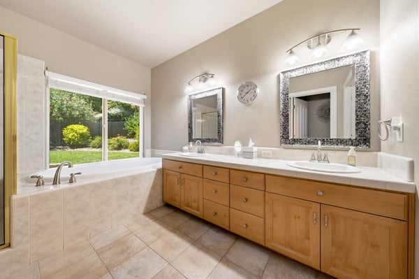 2440 Crescent Moon Court, Redding, CA