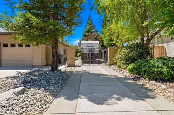 2440 Crescent Moon Court, Redding, CA