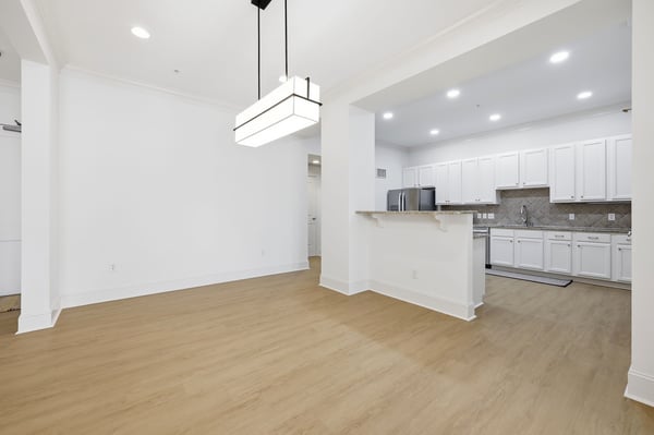 Dining Room into kitchen