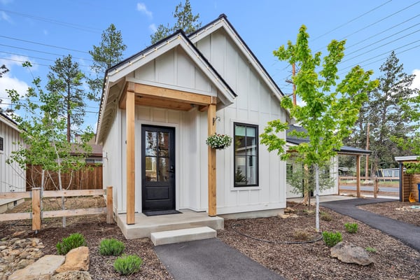 560 E Main Avenue, Sisters, OR