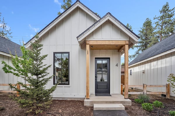 560 E Main Avenue, Sisters, OR