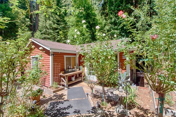 Sunny Creekside Retreat in Felton