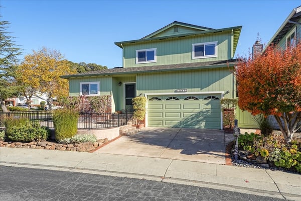 Upscale Aptos Home in Ideal Location