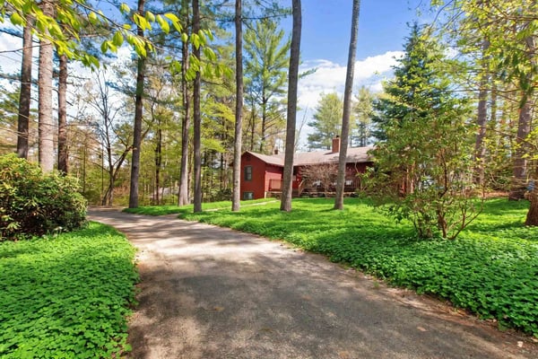 1807 Little Sunapee Road, New London, NH