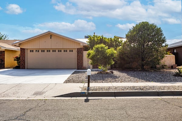 821 Omaha St NE, Albuquerque, NM
