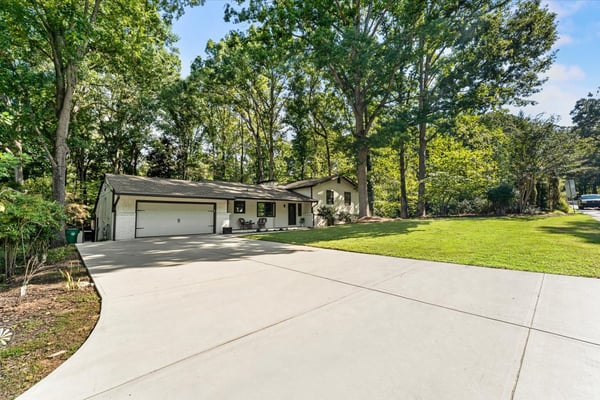 1606 E Nancy Creek Drive, Brookhaven, GA