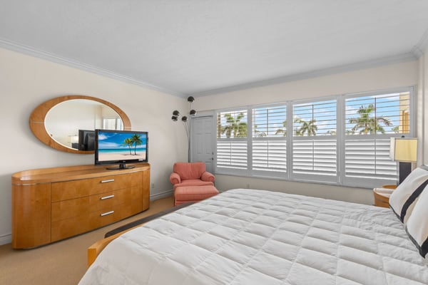 603 Longboat Club Rd Unit 202N, Longboat Key, FL