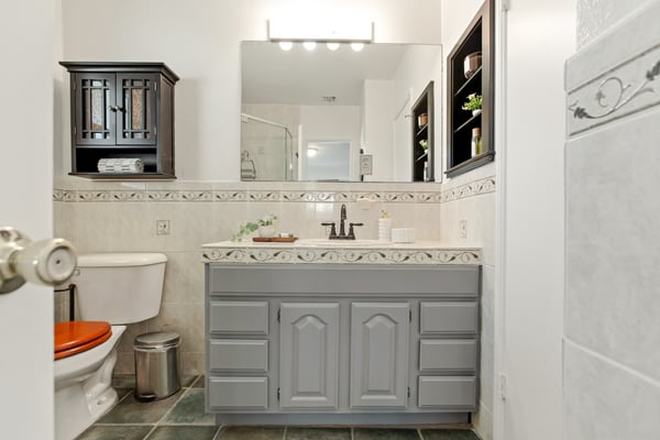 6818 Varna Ave, Van Nuys, CA