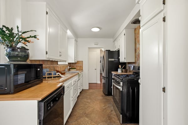 6818 Varna Ave, Van Nuys, CA