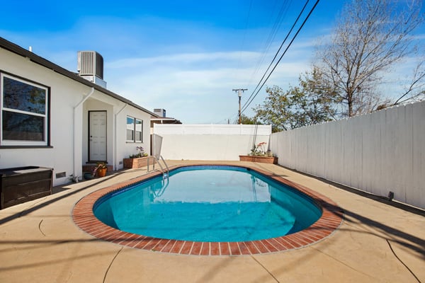 6818 Varna Ave, Van Nuys, CA