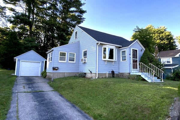 New to Market! Fabulous N. Framingham Commuter Location!