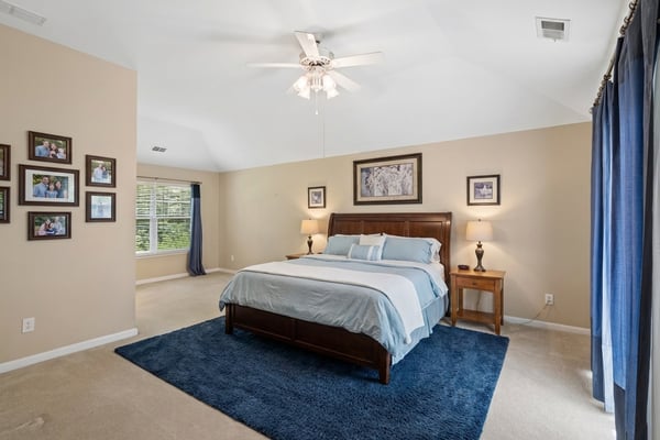 Oversized primary bedroom (virtually staged)