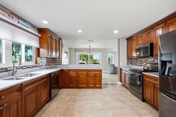610 Island Way, 201, Clearwater Beach, FL