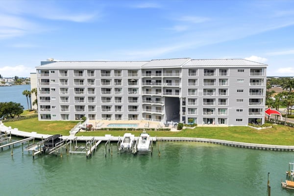 610 Island Way, 201, Clearwater Beach, FL