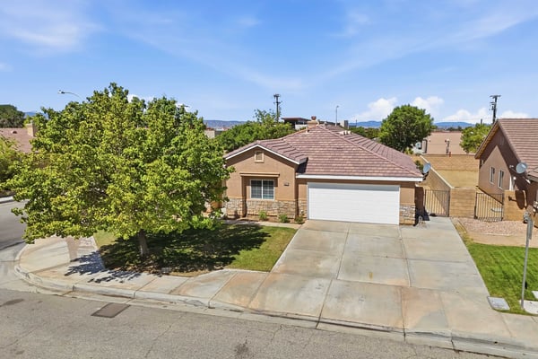 45237 Sancroft Ave., Lancaster, CA