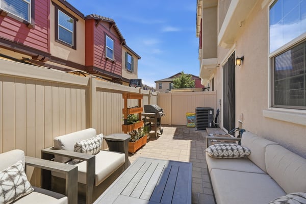 22077 Barrington Way, SANTA CLARITA, CA