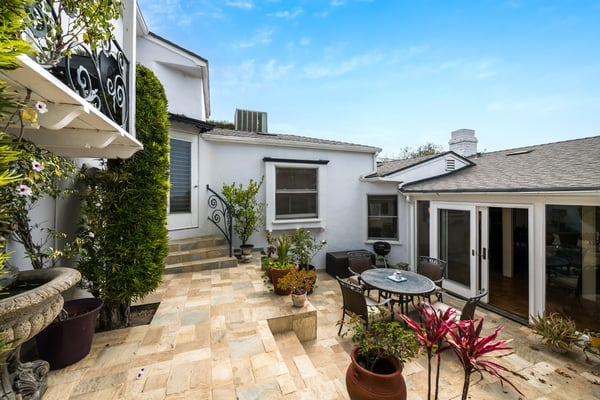 16177 Alcima Ave, Pacific Palisades, CA