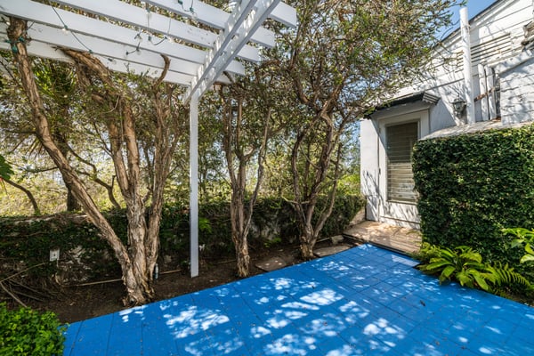 16177 Alcima Ave, Pacific Palisades, CA